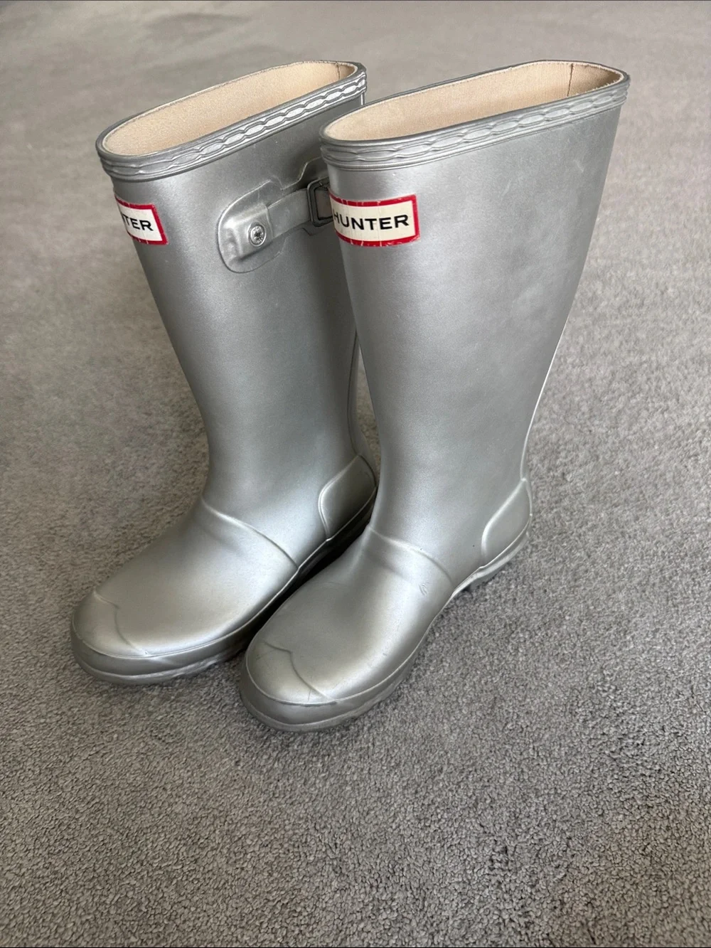 Hunter Kids Silver Metallic Tall Rain Boots, size 3/4.